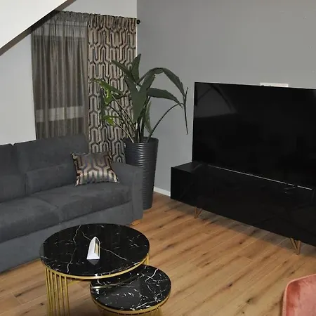 شقة Moderne 2-zi Neubau Mit Komfort *